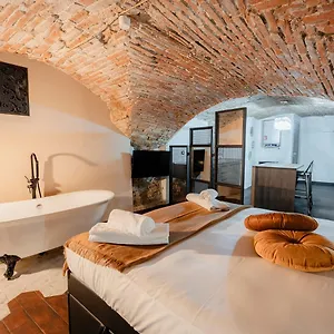  Apartment Secret Italien